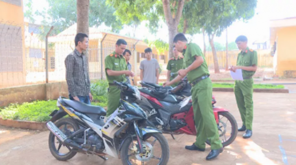 Đắk Lắk: Bắt nhóm người dùng máy phá sóng, mỗi lần đi phải trộm 4 xe máy mới về
