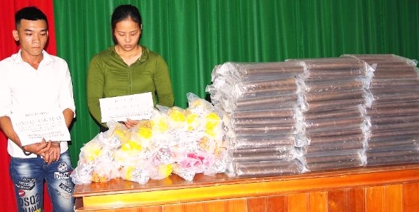 Quảng Nam: Biên phòng bắt 2 đối tượng vận chuyển gần100kg thuốc nổ