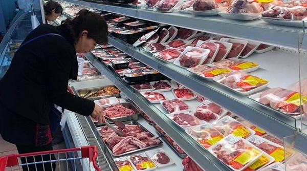 Giá cả thị trường ngày 15/6: Đầu tuần, tràn ngập khuyến mại thịt heo, thịt bò, trái cây và đồ uống