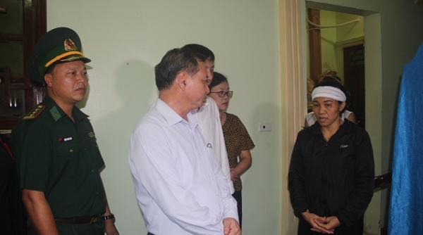Phó chủ tịch UBND tỉnh Thanh Hóa thăm hỏi các gia đình ngư dân bị nạn trên biển