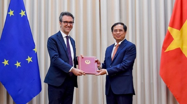 Việt Nam trao công hàm phê chuẩn hiệp định EVFTA và EVIPA cho phái đoàn Liên minh châu âu EU tại Hà Nội
