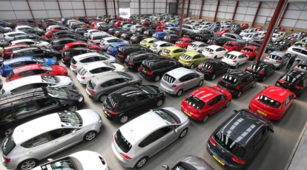 “Ngóng” mua xe ô tô giảm hàng trăm triệu phí trước bạ