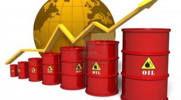 Nguồn cung sụt giảm, giá dầu tăng 2%