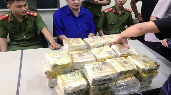 Nghệ An: Bắt tài xế vận chuyển 50kg ma túy đá