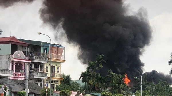 Long Biên (Hà Nội): Đã có báo cáo sơ bộ về vụ cháy xảy ra tại kho Cảng Đức Giang