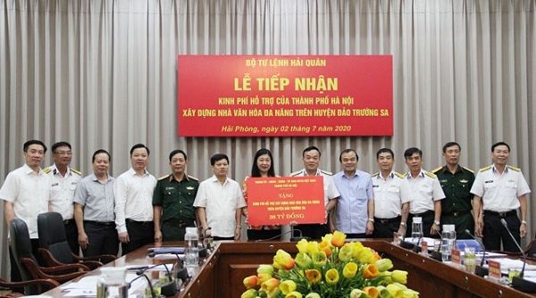 Hà Nội: Trao tặng 38 tỷ đồng cho Bộ Tư lệnh Hải quân xây dựng Nhà văn hóa huyện đảo Trường Sa