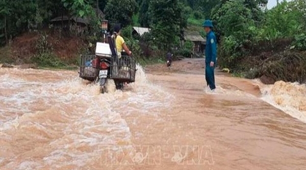 Lào Cai: Giao thông tê liệt do mưa bão