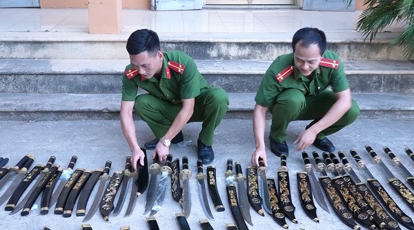 Thanh Hoá: Thu giữ số lượng lớn vũ khí, công cụ hỗ trợ vận chuyển qua đường bưu điện