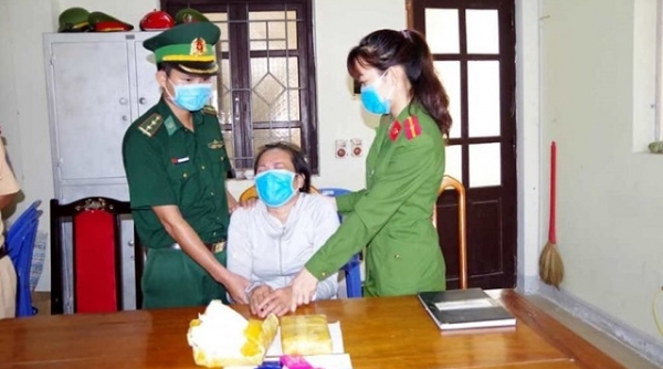 Bắt một phụ nữ vận chuyển 12.000 viên ma túy tổng hợp tại Hà Tĩnh