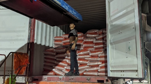 Hàng trăm tấn phân bón nhập khẩu… đóng nhãn mác Việt Nam