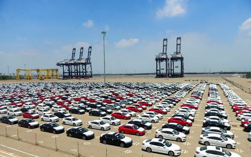 Lượng ô tô nhập khẩu về Việt Nam tiếp tục giảm mạnh