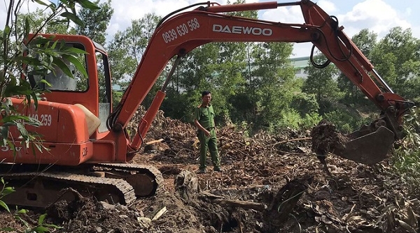 Đồng Nai: Bắt quả tang công ty nước ngoài chôn hơn 3 tấn rác thải nguy hại