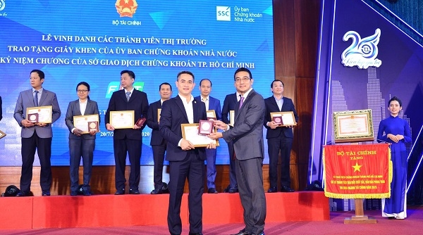 Bảo Việt được UBCK Nhà nước và HoSE ghi nhận vì những đóng góp cho sự phát triển bền vững của thị trường chứng khoán Việt Nam