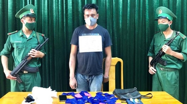 Quảng Bình: Bắt đối tượng người nước ngoài vận chuyển gần 8.000 viên ma túy