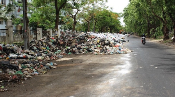 Hà Nội: Khu vực nội thành vẫn ùn ứ rác thải
