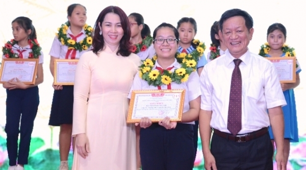 Đà Nẵng: Phòng GD&ĐT Liên Chiểu tuyên dương, khen thưởng học sinh tiêu biểu năm học 2019 – 2020