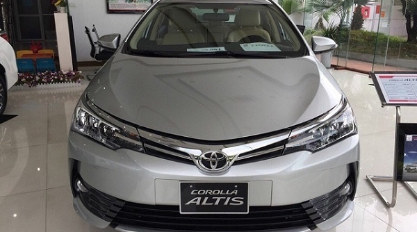 Toyota Altis phiên bản cũ giảm giá đến 180 triệu đồng