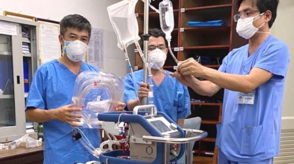 Ê-kíp y, bác sỹ phản ứng nhanh Bệnh viện Chợ Rẫy hỗ trợ Đà Nẵng điều trị bệnh nhân 416
