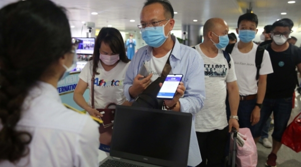 Hành khách trước khi lên máy bay phải khai báo y tế điện tử bắt buộc tại nhà