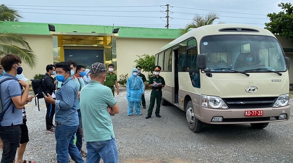 Thừa Thiên - Huế: Điều xe quân sự đón người từ Đà Nẵng trở về