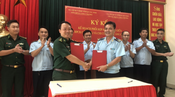 Quảng Ninh: Hải quan- Biên phòng cửa khẩu cảng Cẩm Phả ký kế hoạch phối hợp trong hoạt động
