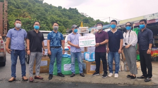 Tặng 15.000 khẩu trang kháng khuẩn cho phóng viên tác nghiệp tại tâm dịch Đà Nẵng