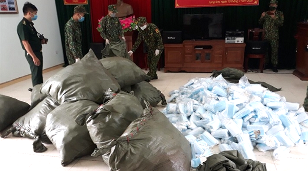 Biên phòng Lạng Sơn: Thu giữ 90.000 chiếc khẩu trang y tế và 450 kg nầm lợn nhập lậu