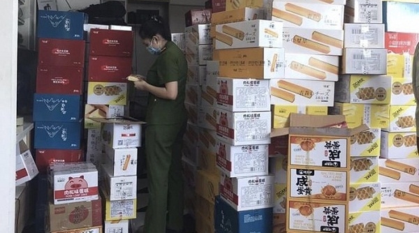 Hà Nội: Thu giữ 8.000 sản phẩm bánh kẹo nghi nhập lậu