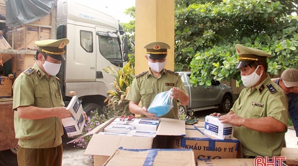 Hà Tĩnh: Bắt giữ xe tải chở số lượng lớn khẩu trang y tế không có hóa đơn chứng từ