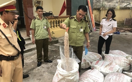 Vĩnh Phúc: Bắt vụ vận chuyển 715 kg thực phẩm bốc mùi hôi thối