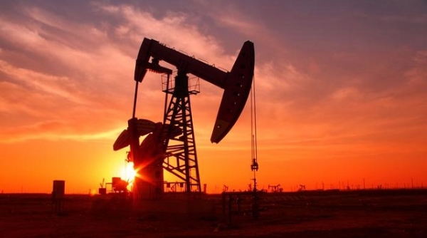 Giá xăng dầu hôm nay 17/8: Nhu cầu tiêu thụ thấp, giá dầu tiếp tục giảm