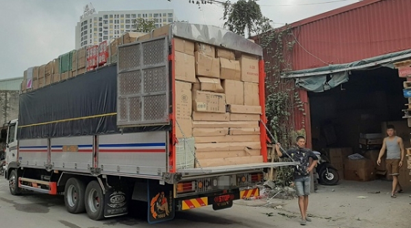 Phát hiện xe tải chở hàng lậu vào TP. HCM
