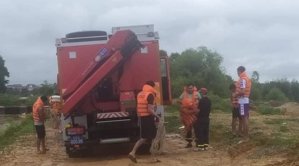 Vĩnh Phúc: Ô tô bị nước cuốn khi qua đập tràn, 2 người tử vong