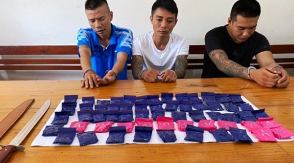 Nghệ An: Rượt đuổi, vây bắt 3 đối tượng vận chuyển 12.000 viên ma tuý