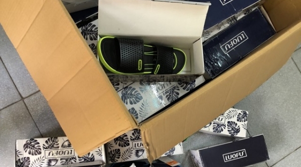 Nghệ An: Xử lý cơ sở kinh doanh giày dép nhập lậu qua mạng xã hội Facebook