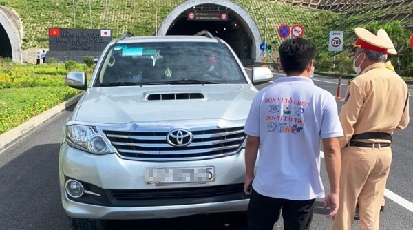 Đà Nẵng: Dừng lại đón khách, tài xế và chủ xe bị phạt 10 triệu đồng