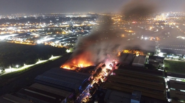 Cháy kho hàng Sunhouse Miền Nam, thiêu rụi khoảng 4000m2 nhà xưởng