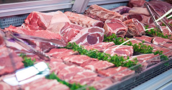 Giá cả thị trường 28/8: Thịt bò, gà, cá tươi sống ngập tràn kệ hàng siêu thị