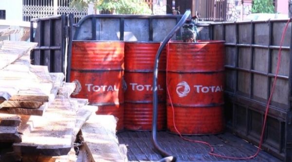 Quảng Ngãi: Bắt đối tượng làm dầu Diezel giả bán cho công ty xăng dầu