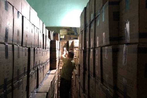 TP. HCM: 5.000 thùng găng tay y tế giả nhãn hiệu Khải Hoàn bị bắt giữ