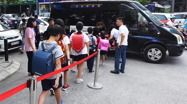 Hà Nội: Siết quản lý hoạt động ô tô đưa đón học sinh