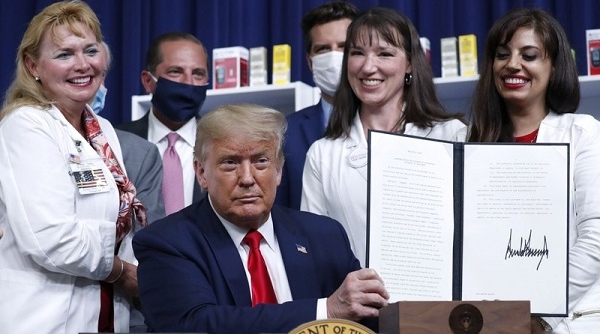 Tổng thống Mỹ ký sắc lệnh giảm giá thuốc