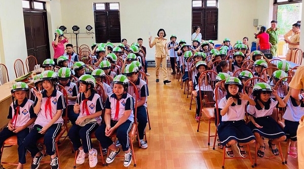 Nhựa Tiền Phong đồng hành vì sự an toàn cùng học sinh tới trường