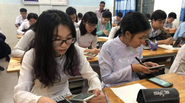 Ban hành văn bản quản lý học sinh sử dụng điện thoại di động trong giờ học