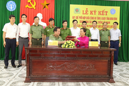 BHXH tỉnh và Công an tỉnh Ninh Bình ký Quy chế phối hợp liên ngành