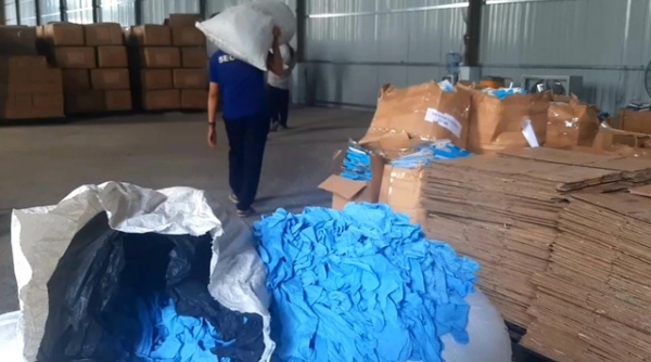 Phát hiện hơn 1 tấn găng tay y tế đã qua sử dụng chuẩn bị được tái chế bán ra thị trường