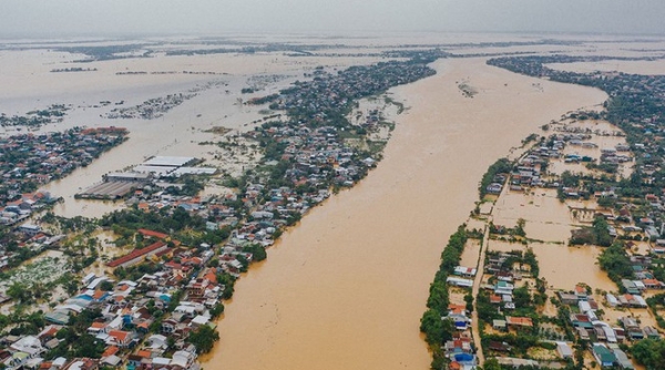 Mưa lũ làm 32 người chết, mất tích và hơn 100.000 ngôi nhà bị ngập nước