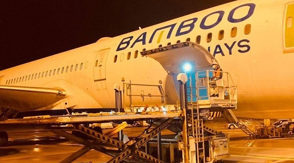 Bamboo Airways vận chuyển miễn phí hàng cứu trợ đến các tỉnh miền Trung