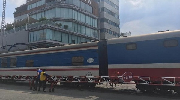 Ngành đường sắt dừng chạy tàu từ Hà Nội vào miền Trung