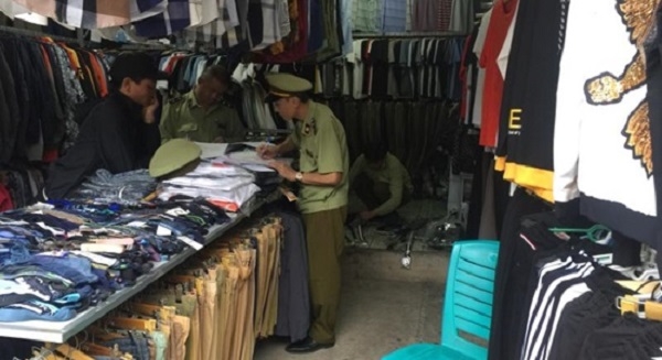 Lạng Sơn: Chợ Giếng Vuông bày bán nhiều hàng hóa giả mạo nhãn hiệu